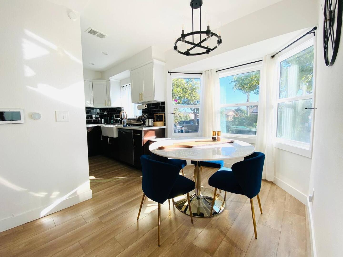 Stylish 3br House, Lax-sofi-65th-ww